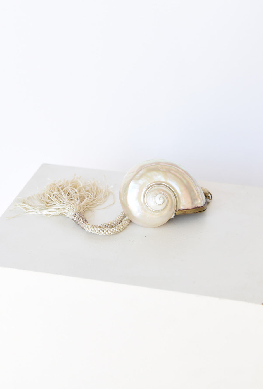 KAMPERETT Vintage Seashell Clutch