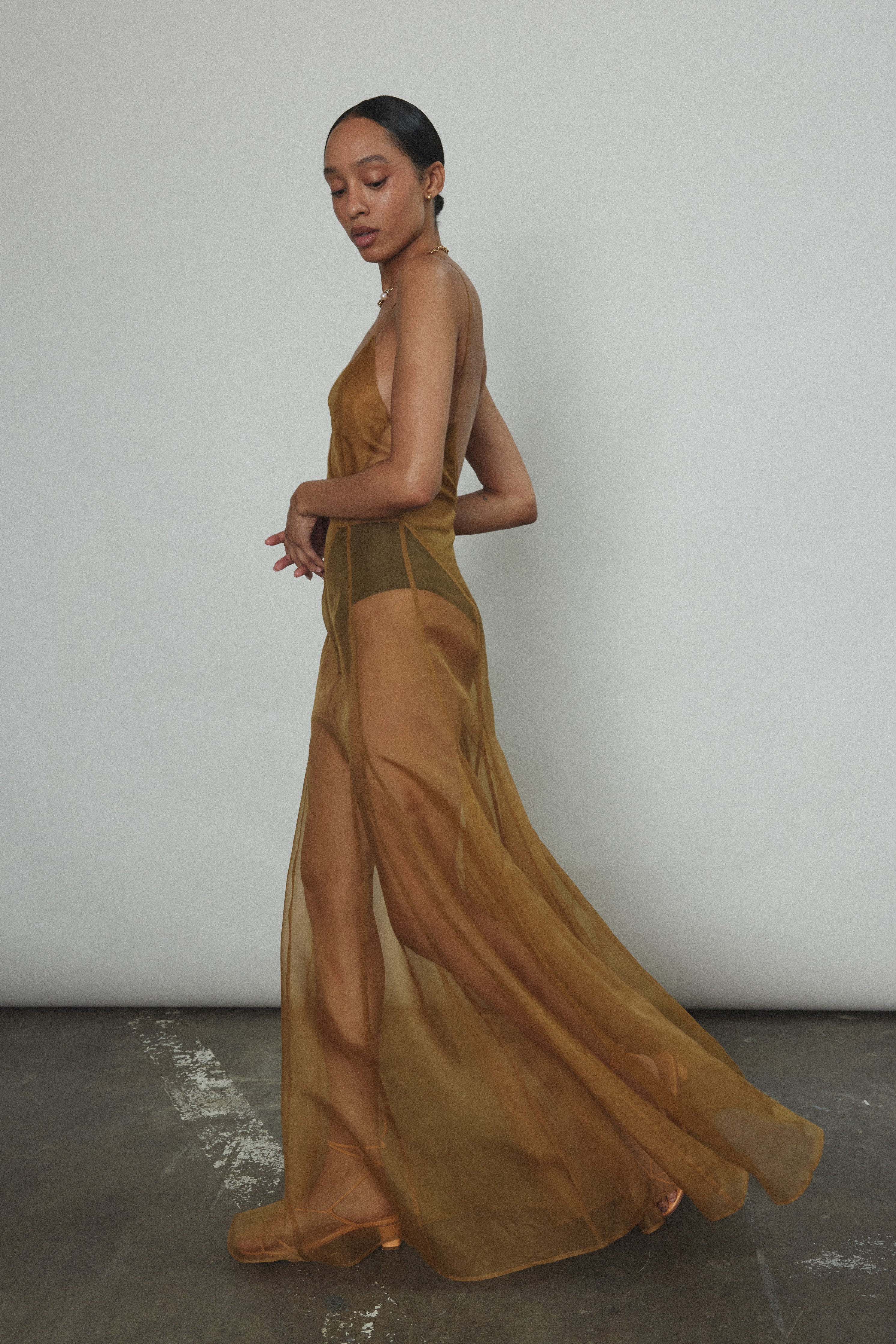 antigue カットレースリネンガーゼVネック dress グレー総レースVネックミディアム/山崎みどり - カラードレス