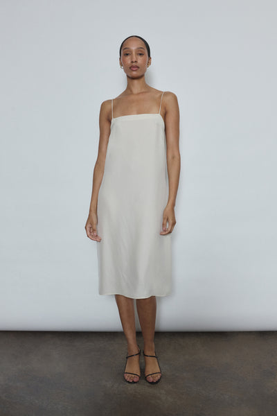 white strapless slip dress Off-White Long Crepe Prom with Bow Off / Medium MODEL INFO Model is wearing size XS Height HOT ! Strapless Slip Wedding