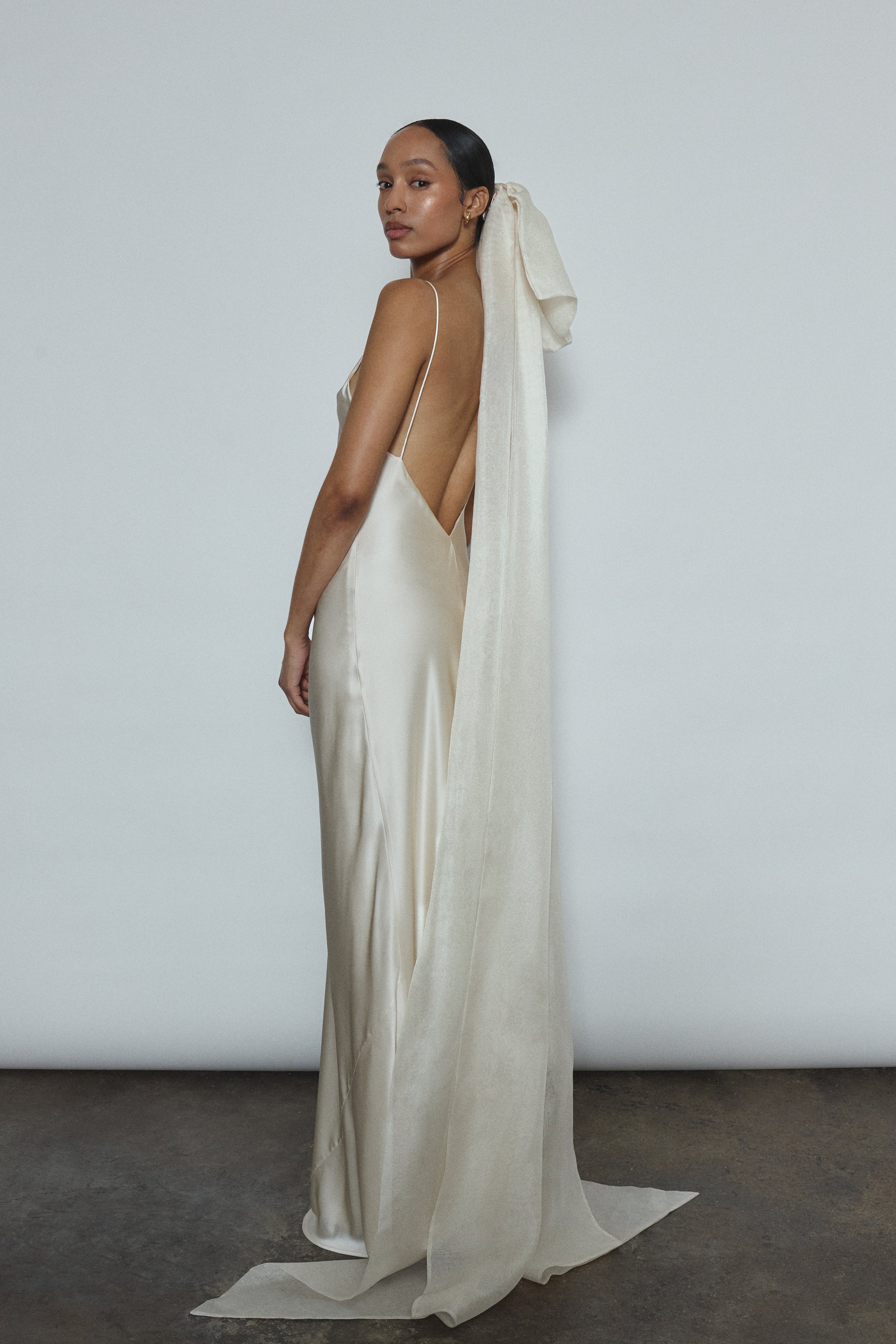 organza bow dress Organza Huge Bow With Train Audrey Olivia Bottega