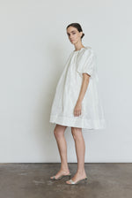 Back view of the white silk taffeta Kamperett Eva Dress showing the pleated sleeves.