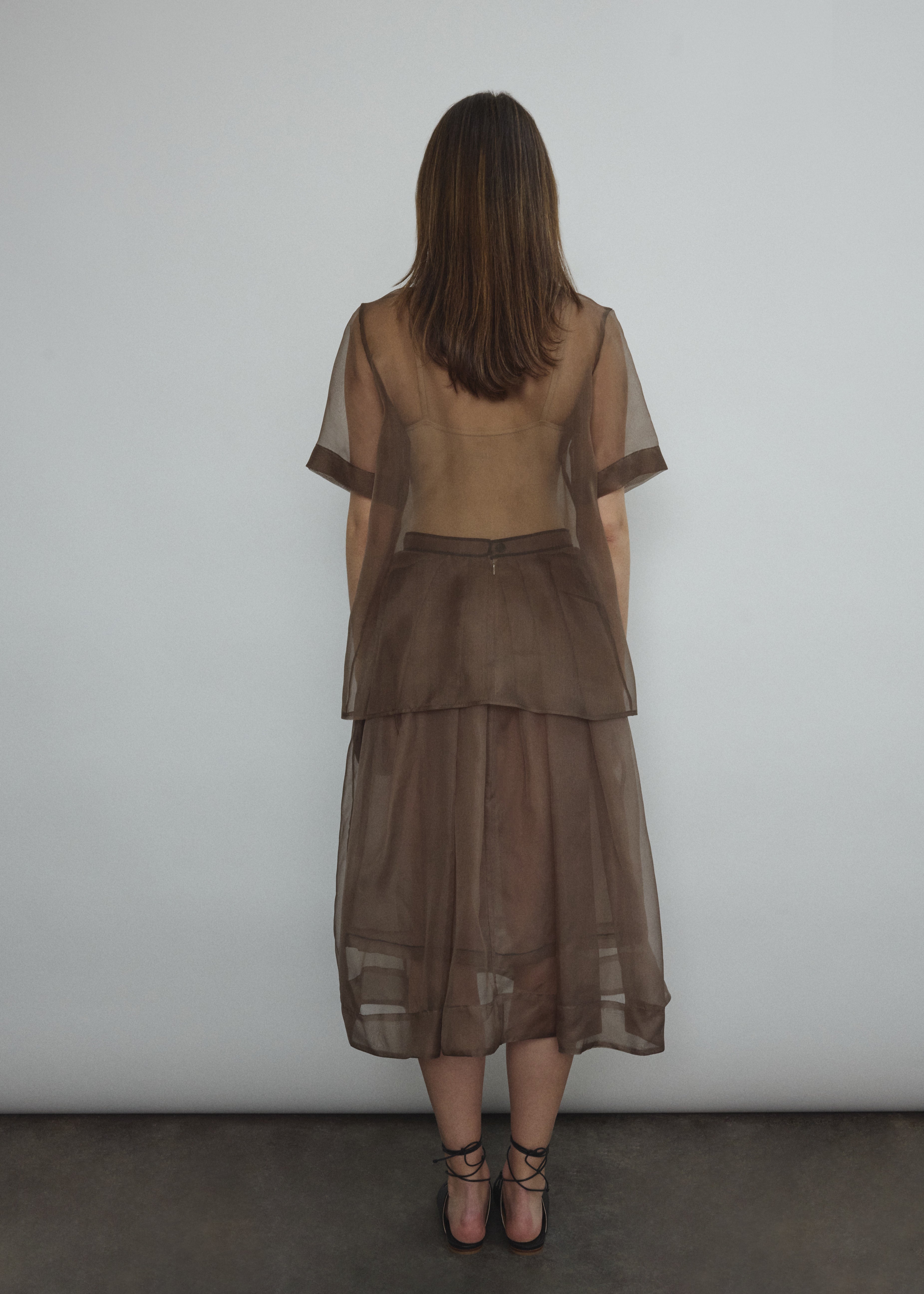 Side view of the mushroom silk organza Kamperett Jette Tee with sheer drape.