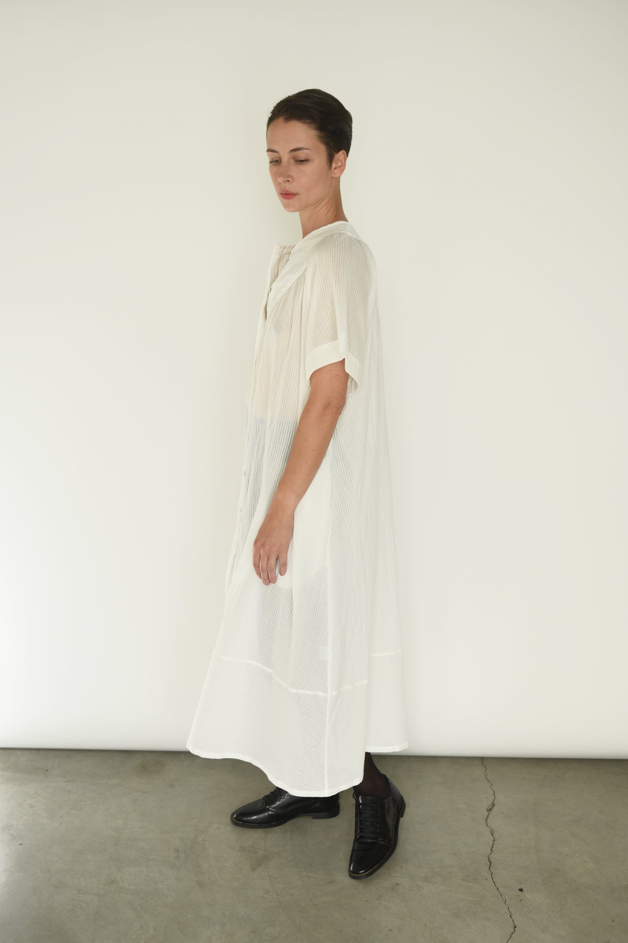 Side view of the white semi-sheer Japanese cotton voile Kamperett Oma Dress.