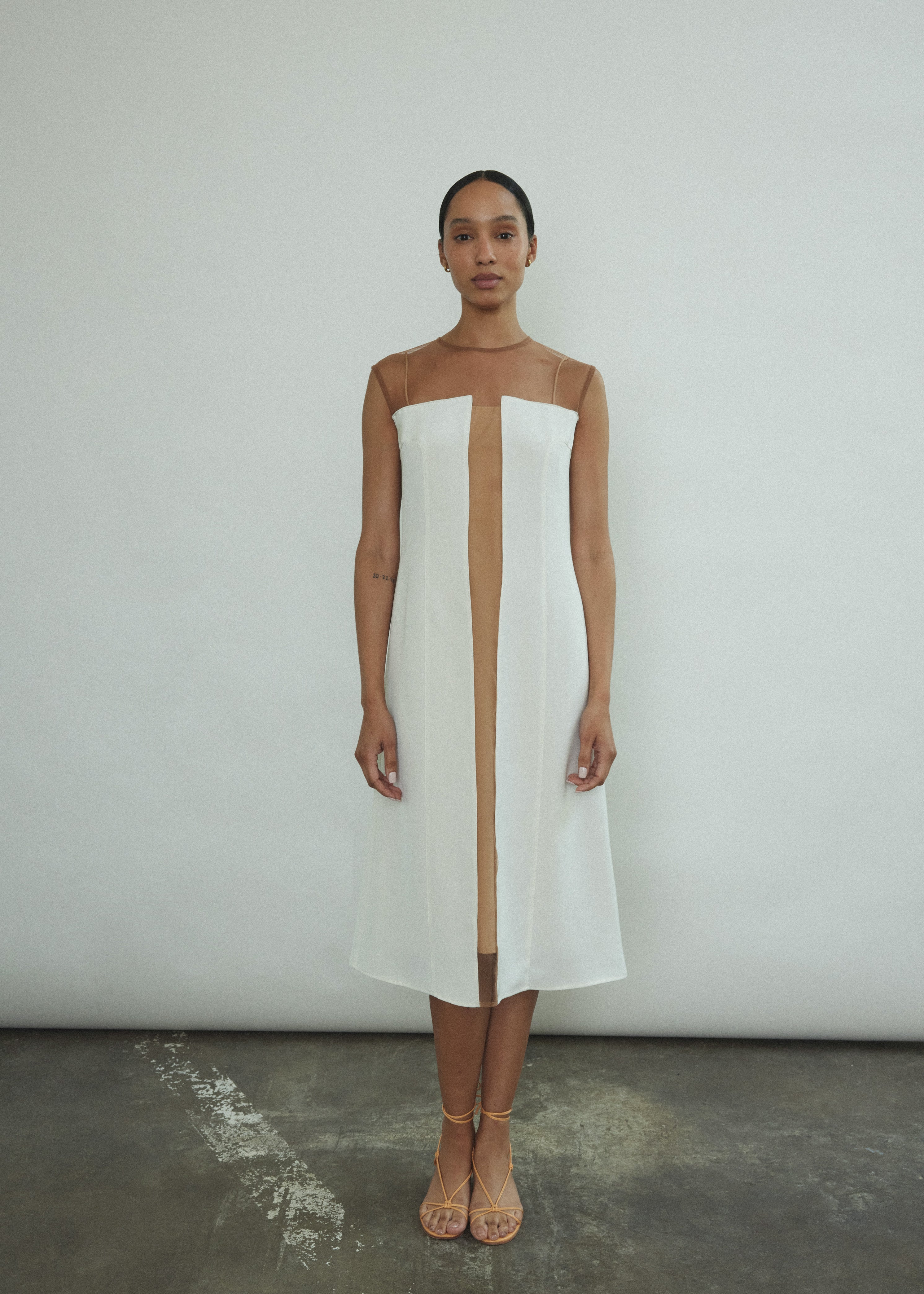 Side view of the ivory silk Kamperett Pirie Shift Dress with princess seaming.