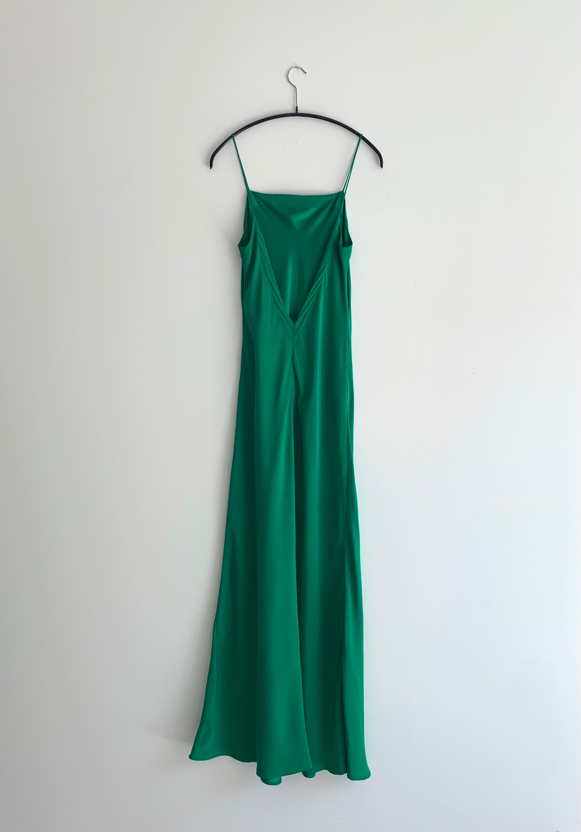 Editorial image of the kelly green matte silk charmeuse Kamperett Long Slip.