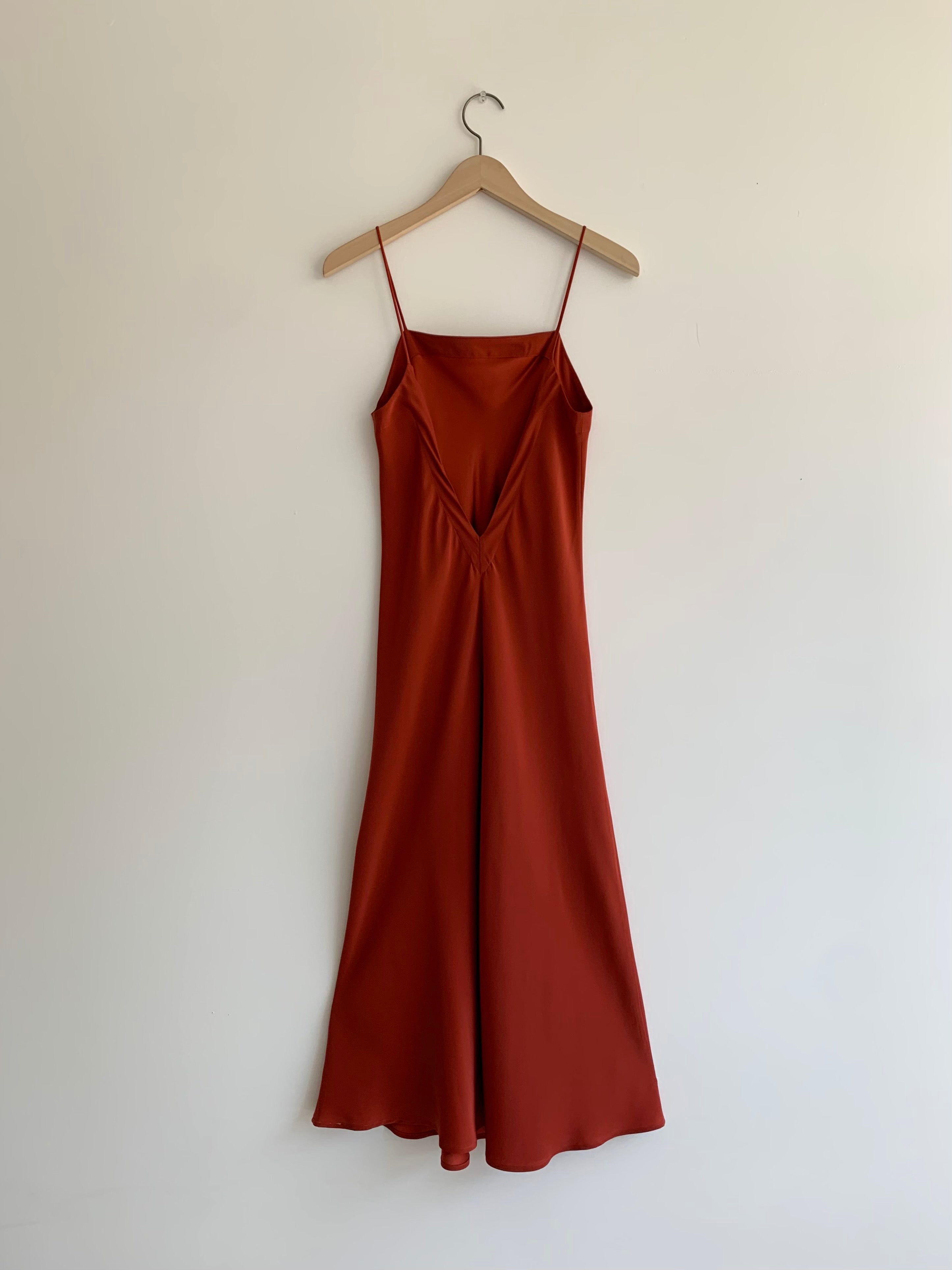 Back view of the rust sueded silk charmeuse Kamperett Midi Slip showing the deep V back.