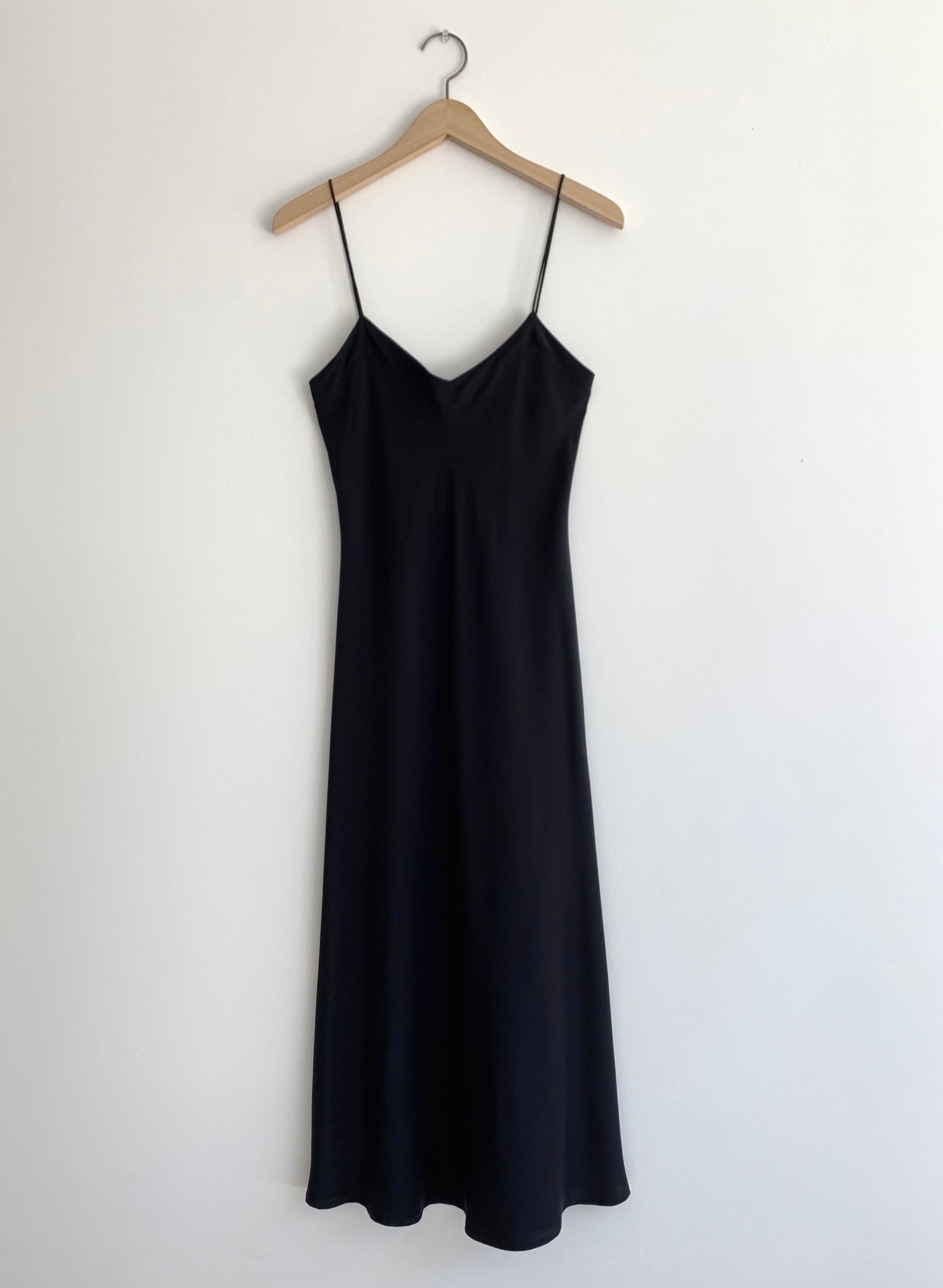 KAMPERETT | V-NECK MIDI SILK SLIP | BLACK