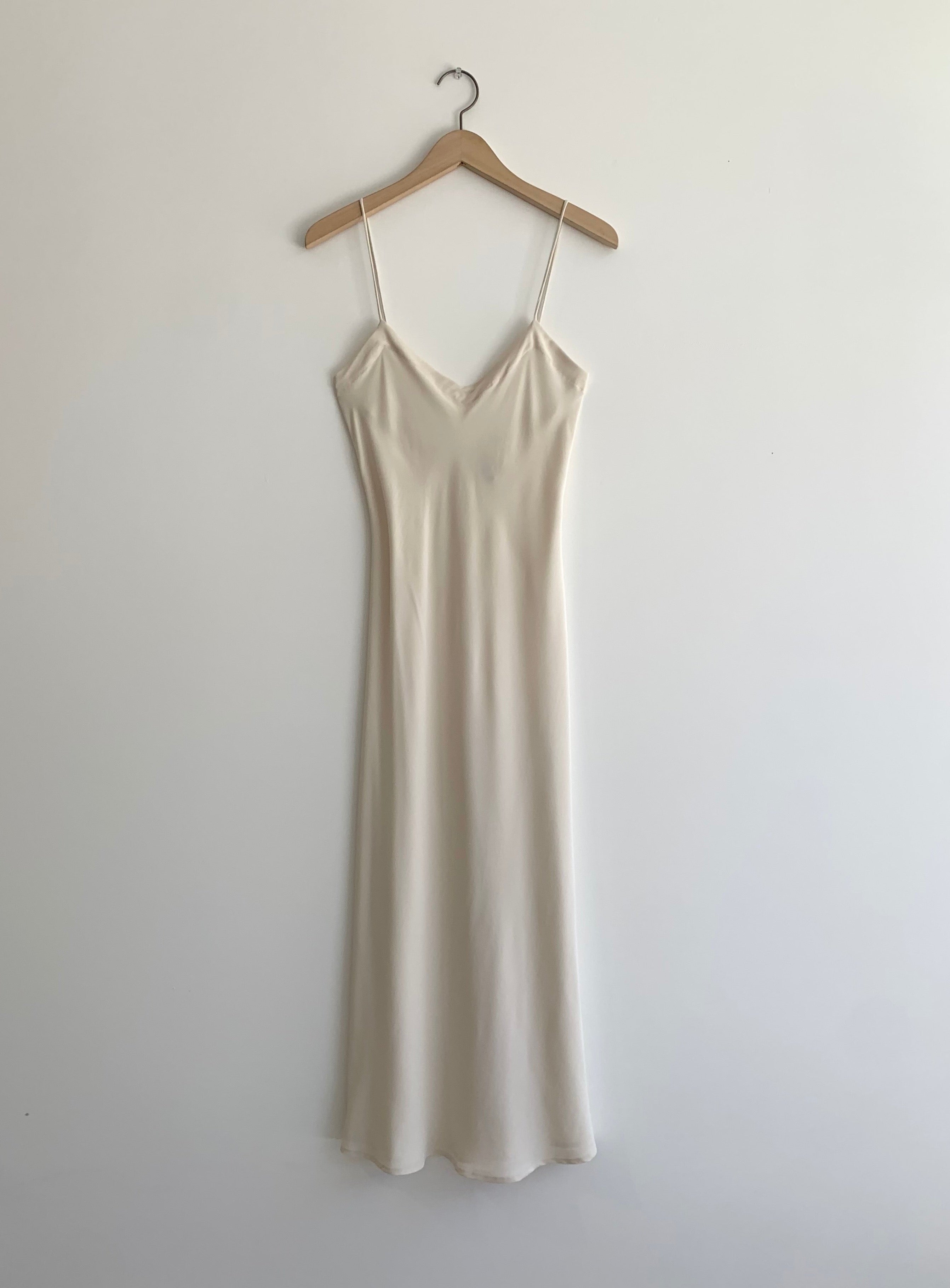 KAMPERETT | V-NECK MIDI SILK SLIP | IVORY