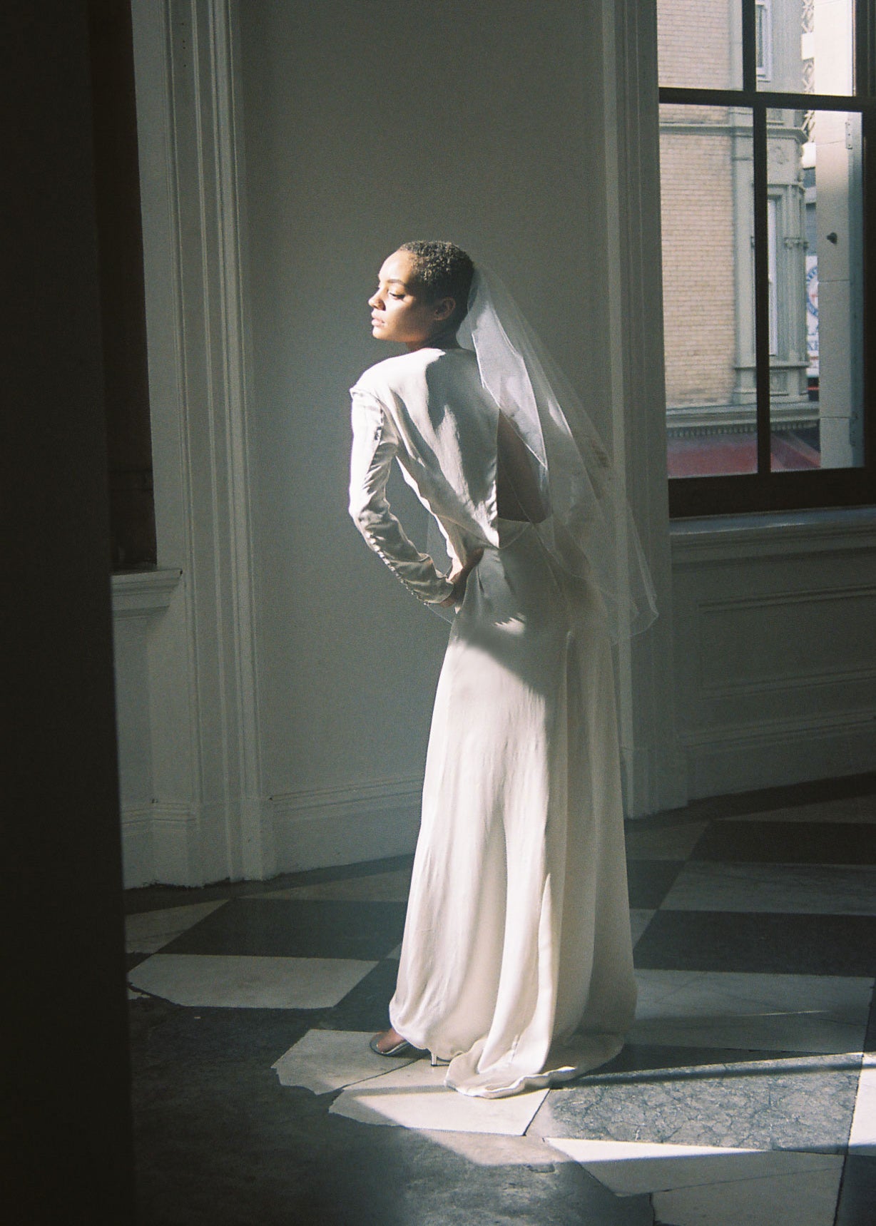 KAMPERETT Short Blusher Veil