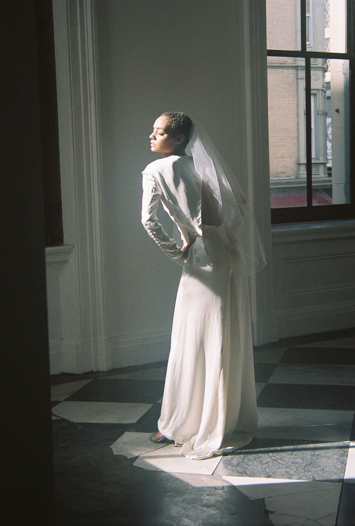 KAMPERETT Short Blusher Veil