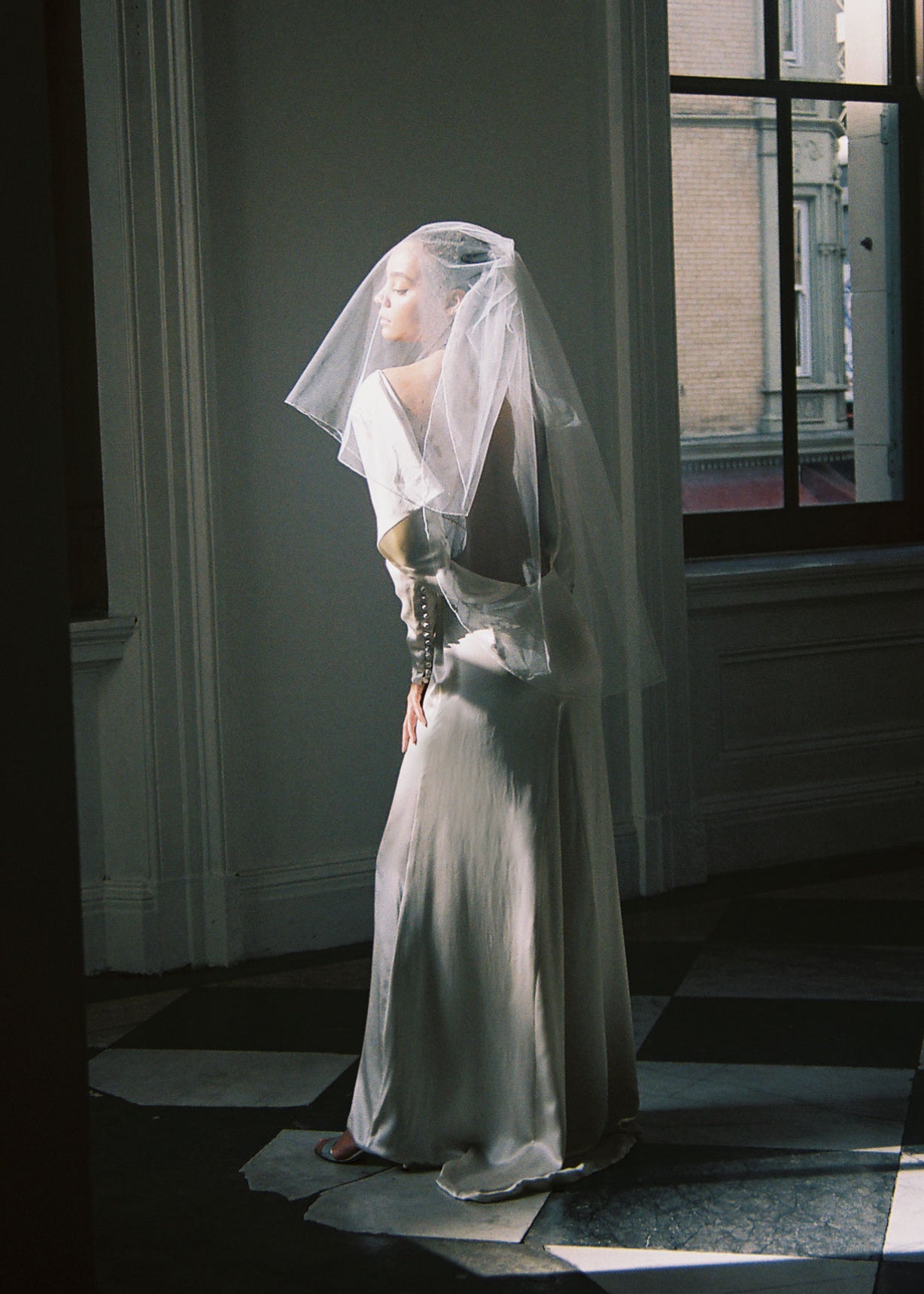 KAMPERETT Short Blusher Veil