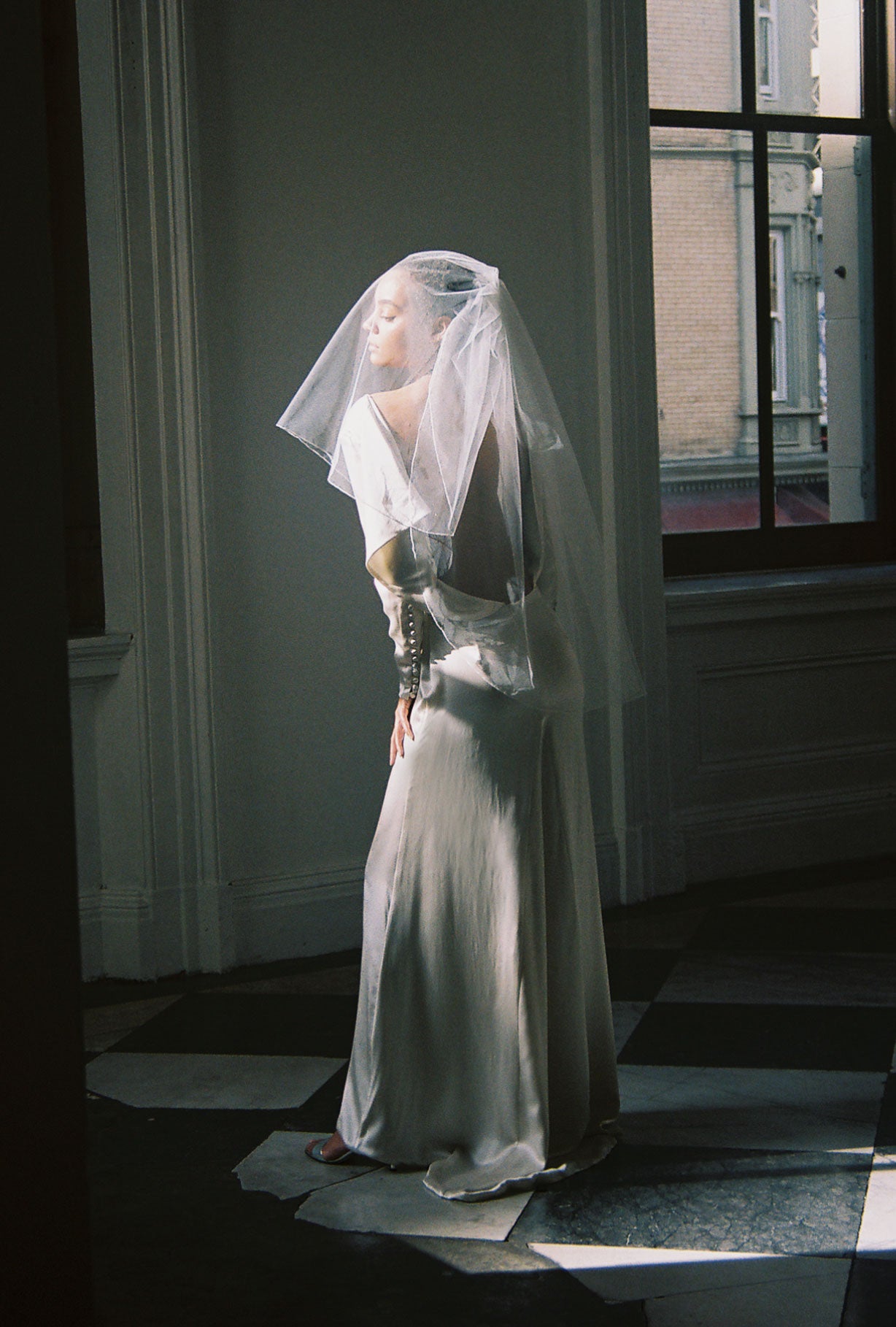 KAMPERETT Short Blusher Veil