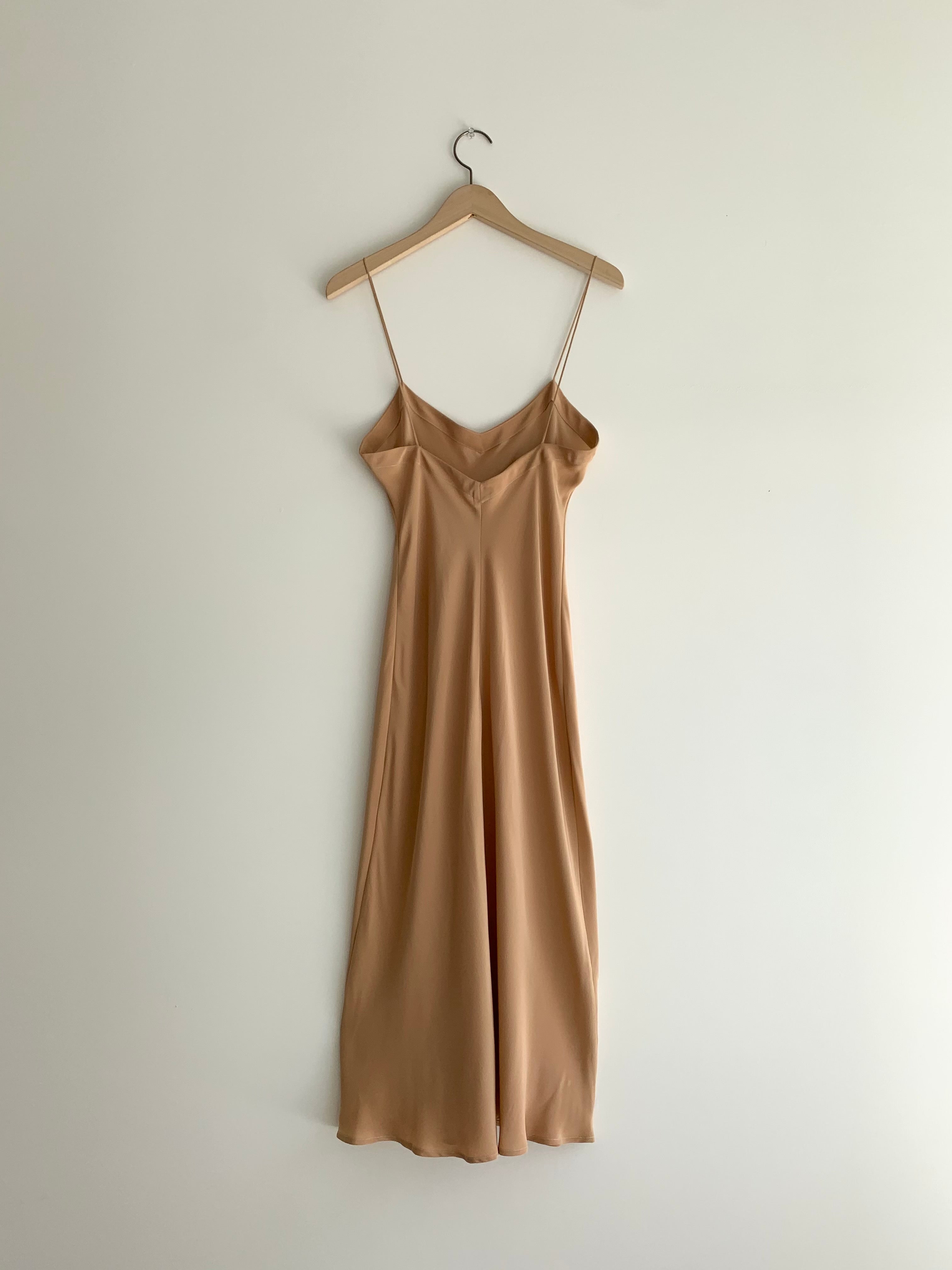 KAMPERETT | V-NECK MIDI SILK SLIP