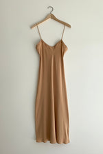 KAMPERETT | V-NECK MIDI SILK SLIP